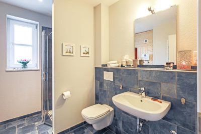 Duschbad mit Sauna Ferienwohnung Lütte Stuuv