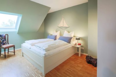 Schlafzimmer Doppelbett Ferienwohnung Soete Stuuv