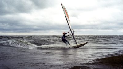 Frau vom Küselhof Windsurfen auf der Ostsee bei Fehmarn